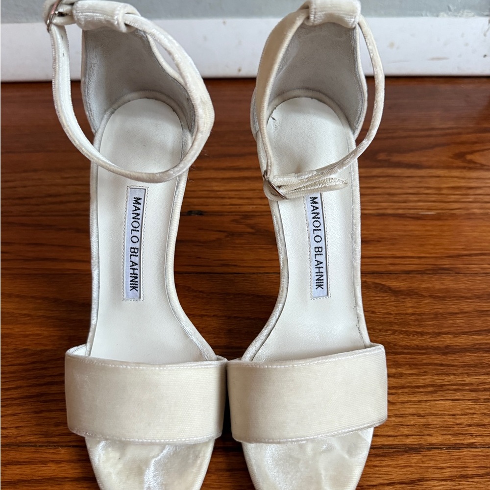 Manolo Blahnik White Velvet Ankle Wrap Heels - 36 (Size 5.5-6)